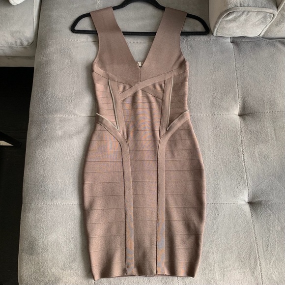 NWOT✨ MARCIANO “Yara” Bandage Dress - Picture 2 of 10